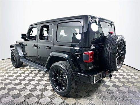 Used 2022 Jeep Wrangler Unlimited Sahara image 5