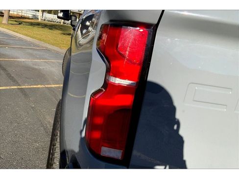 Used 2024 Chevrolet Silverado 2500 ZR2 w/ Technology Package image 30