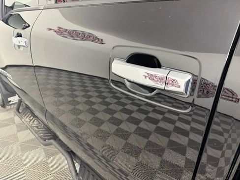 Used 2023 Nissan Titan Platinum Reserve w/ Moonroof Package image 25