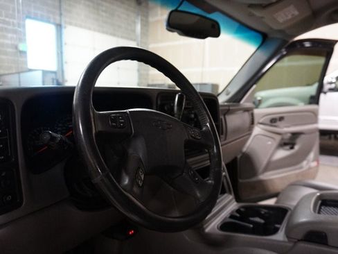 Used 2004 Chevrolet Silverado 1500 LT w/ Light Duty Power Package image 7