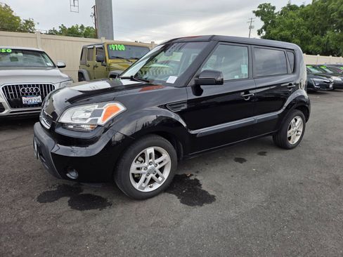 Used 2011 Kia Soul + FWD image 1