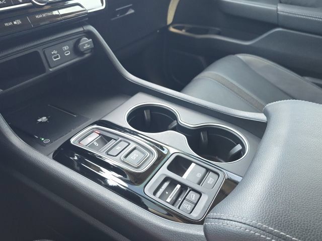 Used 2025 Honda Pilot Touring image 39