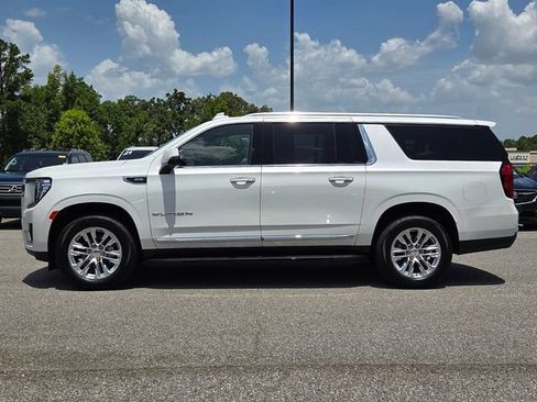Used 2024 GMC Yukon XL SLT w/ SLT Luxury Package AWD/4WD image 2