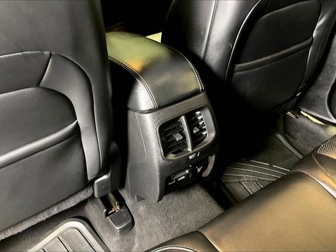 Used 2019 Jeep Cherokee Limited image 10