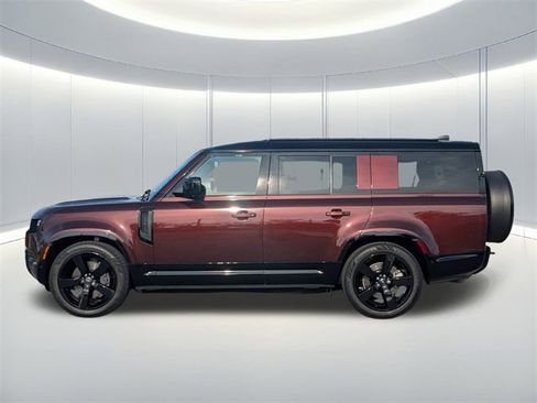 Used 2025 Land Rover Defender 130 X-Dynamic SE image 9