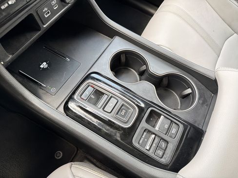Used 2025 Honda Pilot EX-L image 10