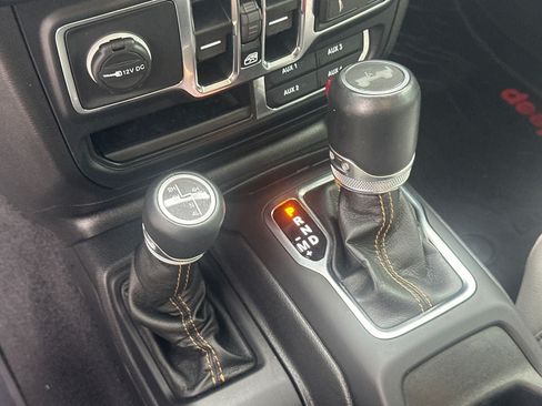 Used 2021 Jeep Wrangler Unlimited Sahara AWD/4WD image 31