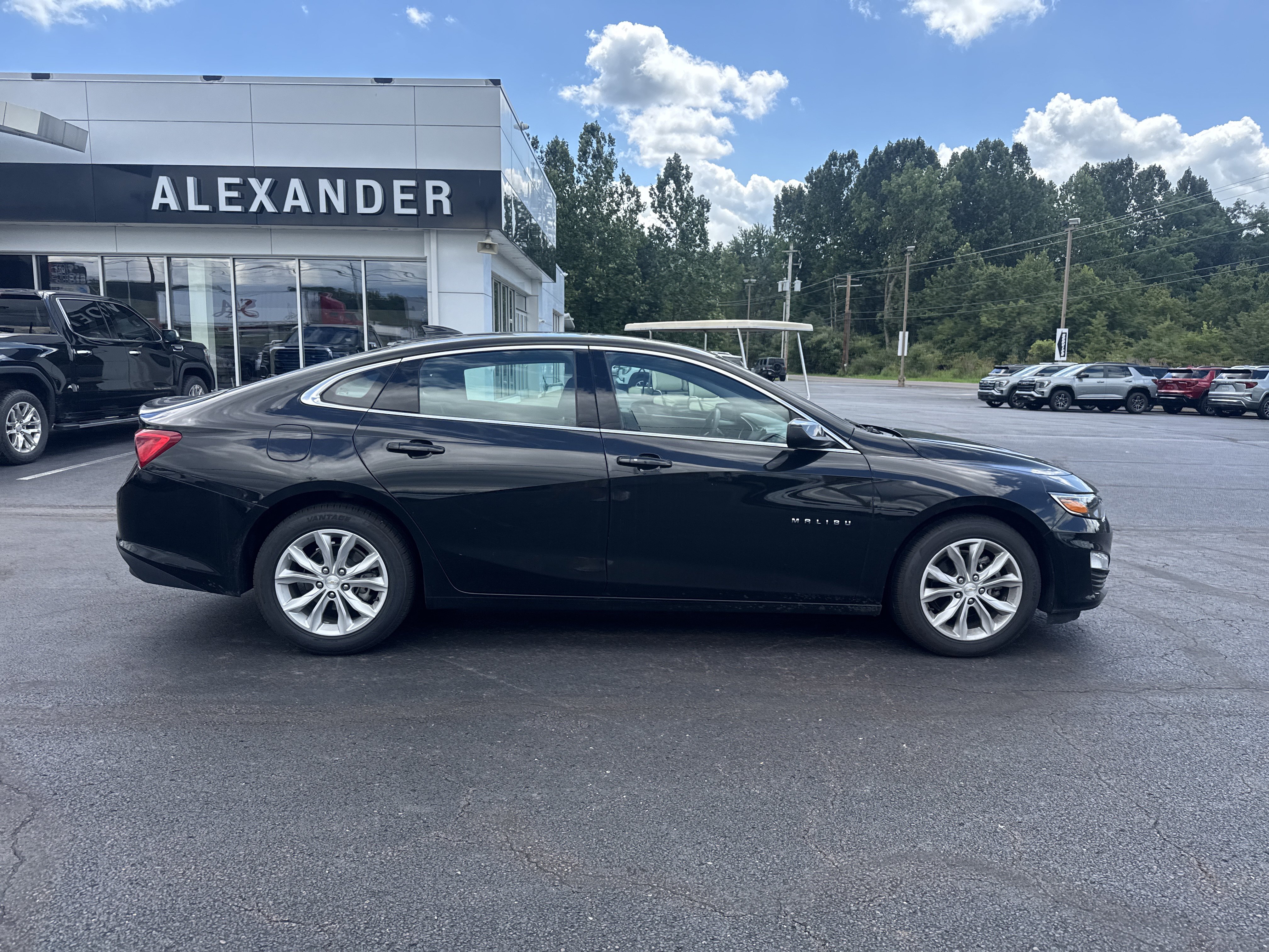 Used 2024 Chevrolet Malibu LT FWD image 2