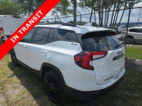 Used 2024 GMC Terrain SLE w/ Driver Convenience Package FWD image 5
