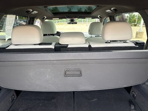 Used 2018 Volkswagen Tiguan SEL Premium w/ R-Line Package FWD image 26