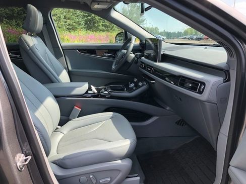 Used 2022 Lincoln Nautilus Reserve w/ Monochromatic Package image 33