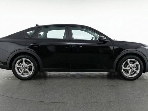 Used 2025 Kia K4 FWD image 11