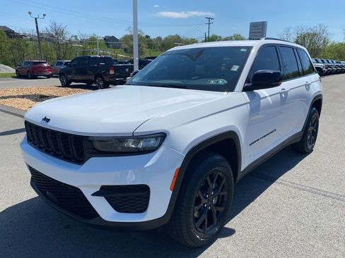 Certified 2024 Jeep Grand Cherokee Altitude AWD/4WD image 7