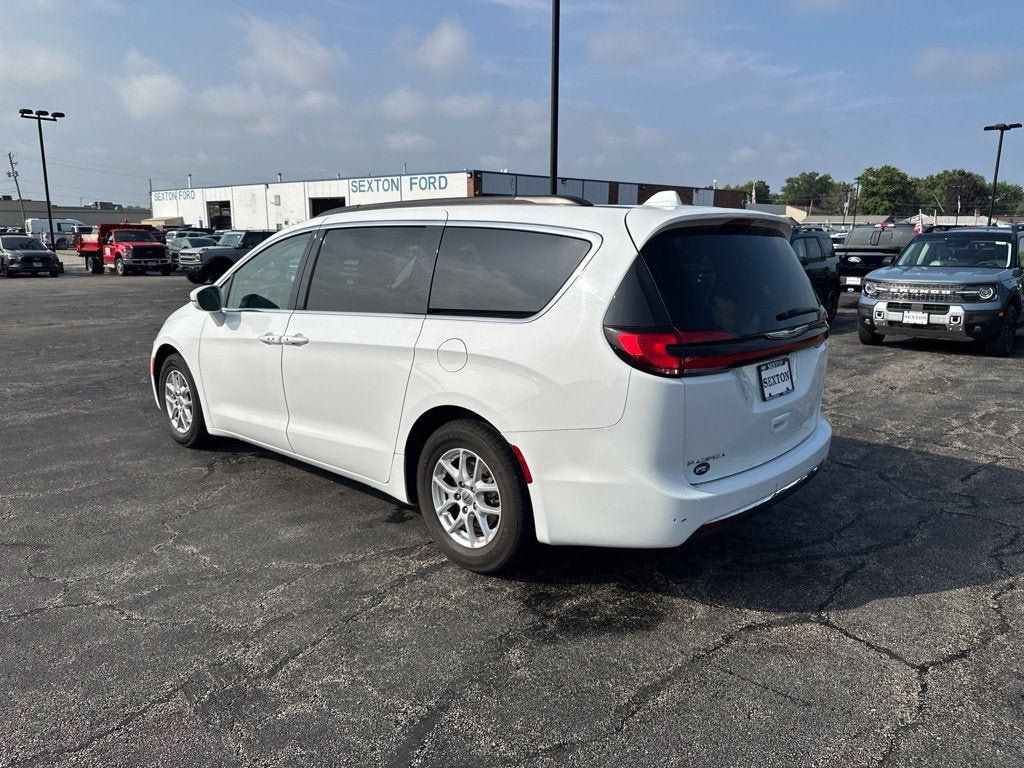 Used 2022 Chrysler Pacifica Touring-L FWD image 7