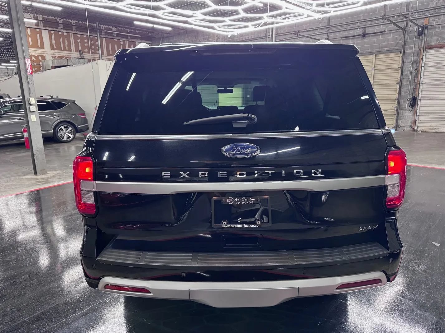 Used 2023 Ford Expedition Max XLT AWD/4WD image 4