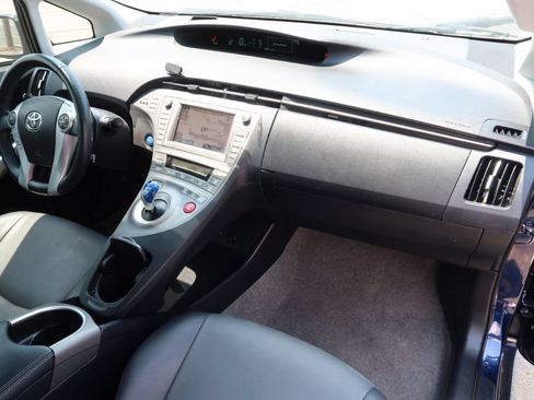 Used 2015 Toyota Prius Four w/ Deluxe Solar Roof Package FWD image 10
