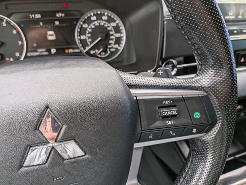 Used 2022 Mitsubishi Outlander SE image 47