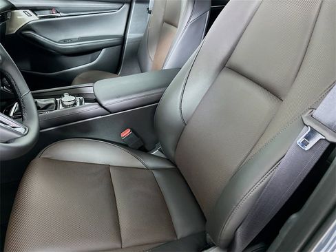 New 2025 MAZDA MAZDA3 Hatchback w/Premium Plus Pkg image 8