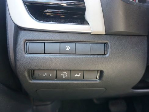 Used 2023 Nissan Rogue SL w/ SL Premium Package FWD image 5