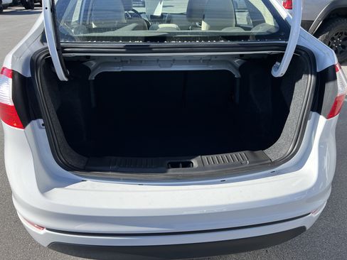 Used 2017 Ford Fiesta SE w/ Cold Weather Package image 9