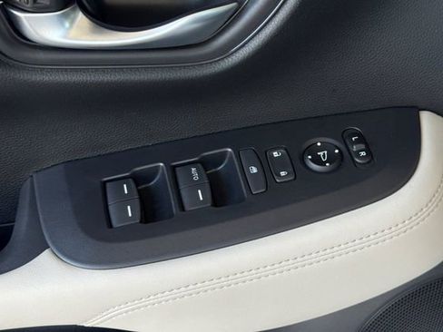 Certified 2025 Honda HR-V LX image 13