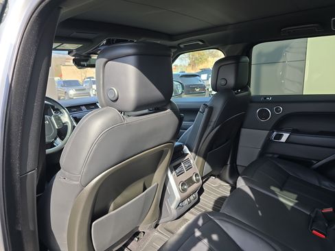 Used 2019 Land Rover Range Rover Sport HSE image 17