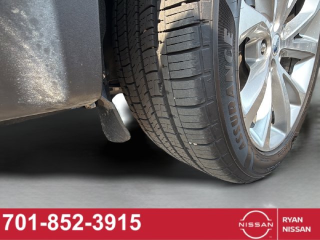 Used 2023 Ford Explorer Platinum w/ Technology Package AWD/4WD image 29