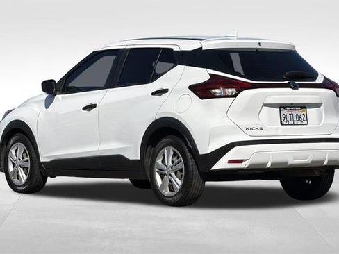 Used 2021 Nissan Kicks S FWD image 7