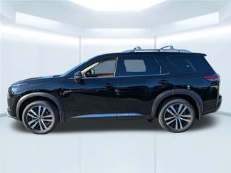 New 2025 Nissan Pathfinder Platinum w/ Black Appearance Package video 2