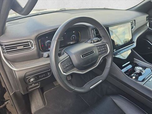 Used 2023 Jeep Wagoneer L Series II AWD/4WD image 10
