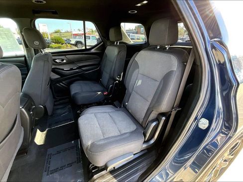 Used 2023 Chevrolet Traverse LT image 19