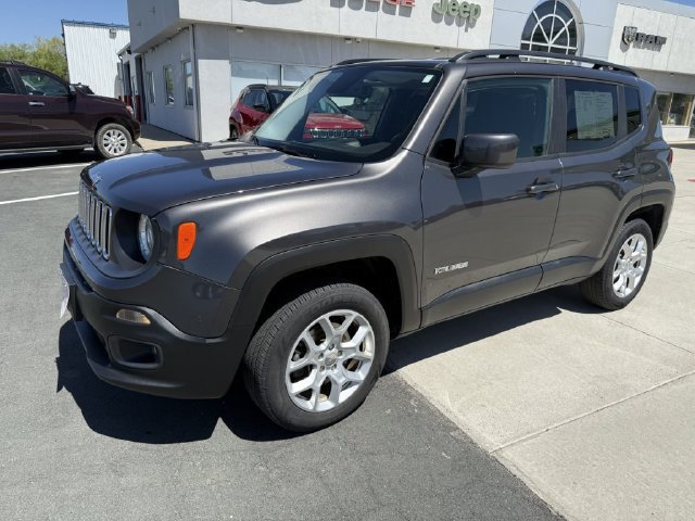 Used 2017 Jeep Renegade Latitude w/ Popular Equipment Group AWD/4WD image 5