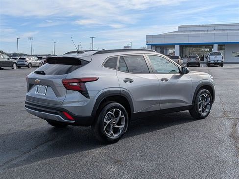 New 2026 Chevrolet Trax LT image 3