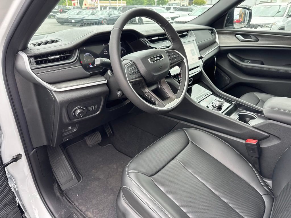 New 2026 Jeep Grand Cherokee L Limited w/ Luxury Tech Group II AWD/4WD image 10