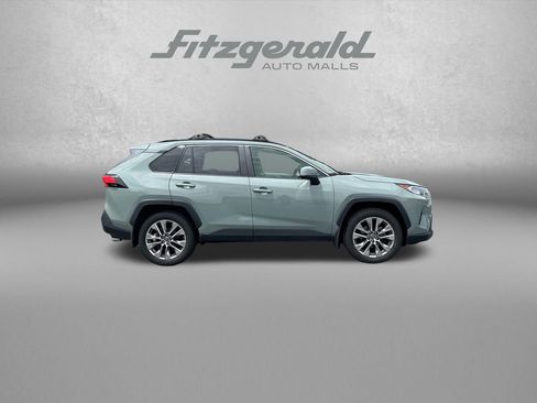 Used 2019 Toyota RAV4 XLE Premium w/ Cold Weather Package AWD/4WD image 8
