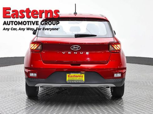 Used 2025 Hyundai Venue SE FWD image 6