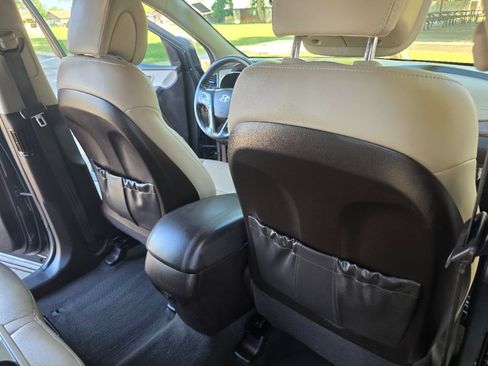 Used 2018 Hyundai Santa Fe Sport FWD image 21