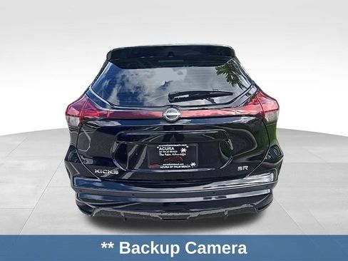 Used 2023 Nissan Kicks SR w/ SR Premium Package FWD image 4