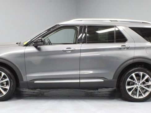 Certified 2025 Ford Explorer Platinum w/ Ultimate Package AWD/4WD image 8