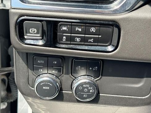 Certified 2025 GMC Yukon Denali AWD/4WD image 18