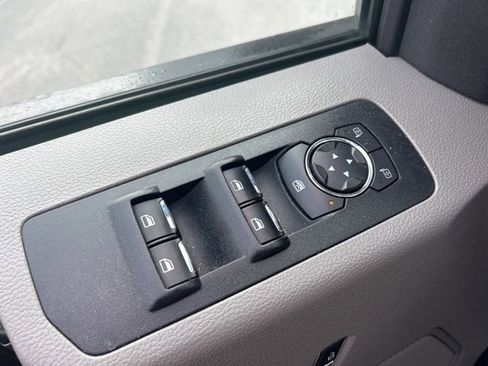 Used 2017 Ford F150 XLT image 14