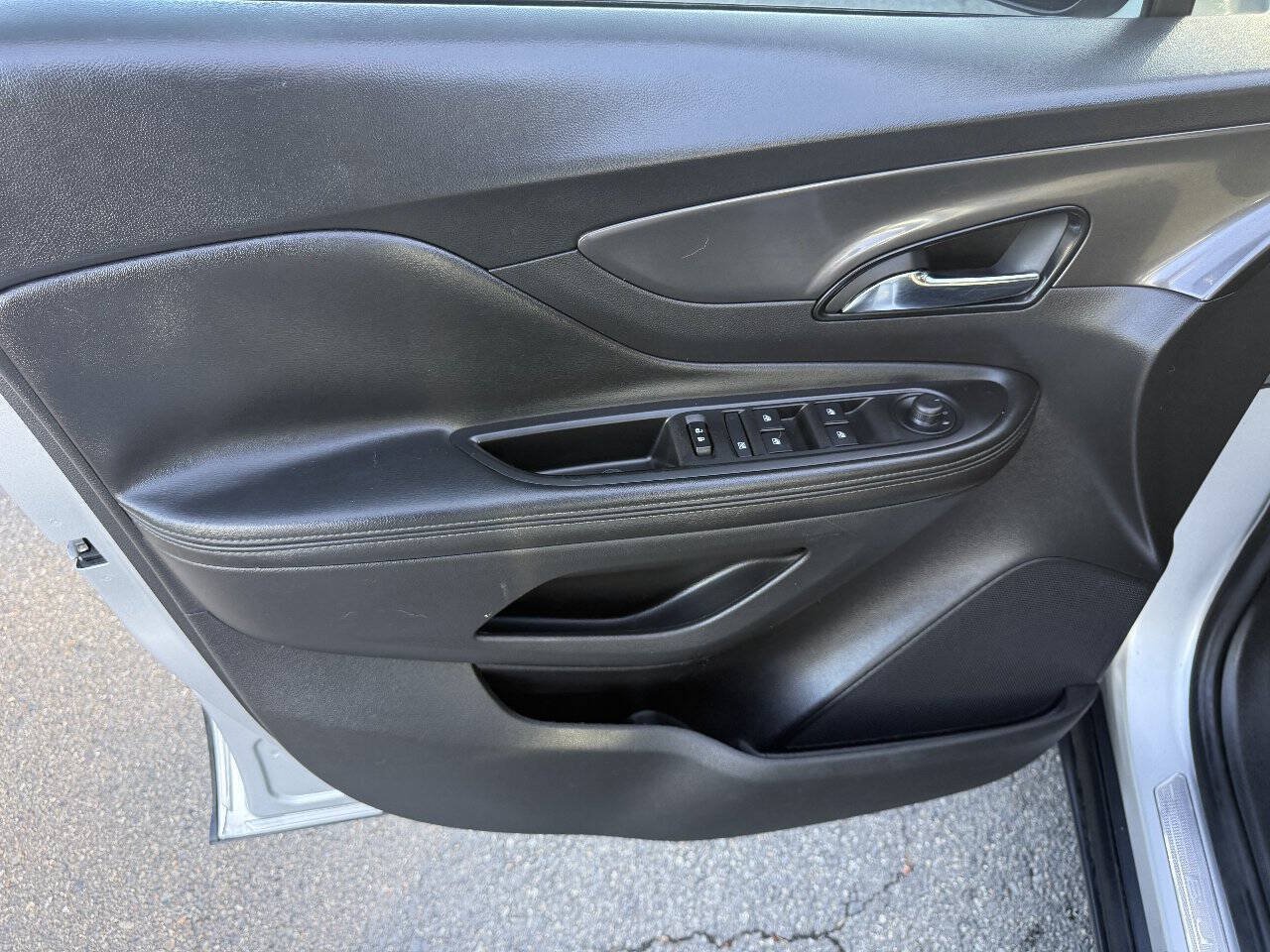 Used 2018 Buick Encore Sport Touring FWD image 13