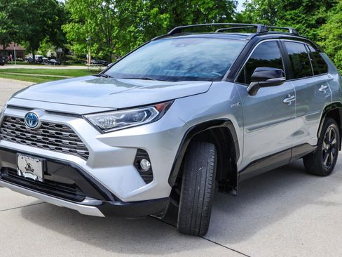 Used 2021 Toyota RAV4 XSE AWD/4WD image 3
