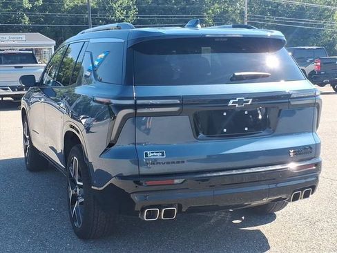 Used 2025 Chevrolet Traverse High Country FWD image 6