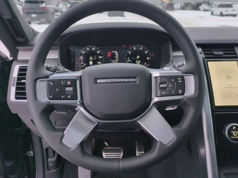 New 2026 Land Rover Discovery Dynamic SE image 24