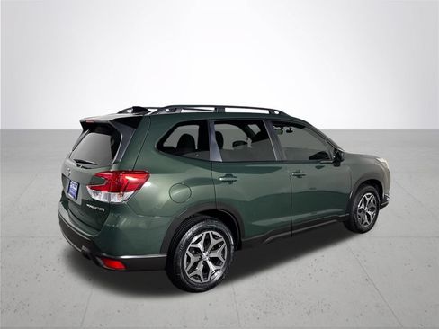 Used 2024 Subaru Forester Premium AWD/4WD image 6