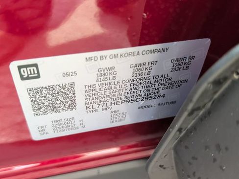 Used 2025 Chevrolet Trax LT FWD image 34