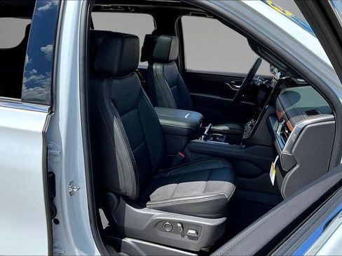 New 2026 GMC Yukon Denali w/ Denali Reserve Package AWD/4WD image 11