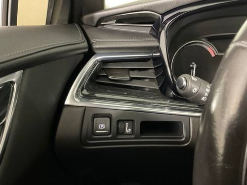 Used 2020 Cadillac XT5 Premium Luxury FWD image 25