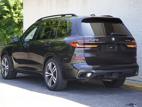 Used 2024 BMW X7 xDrive40i w/ M Sport Package AWD/4WD image 5